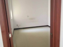 金地家园电梯楼中等装修带家具1500一个月随时看房有钥匙